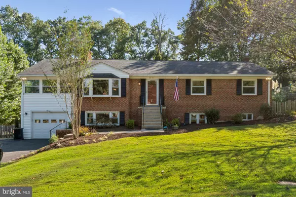 4221 LAUREL RD, Alexandria, VA 22309