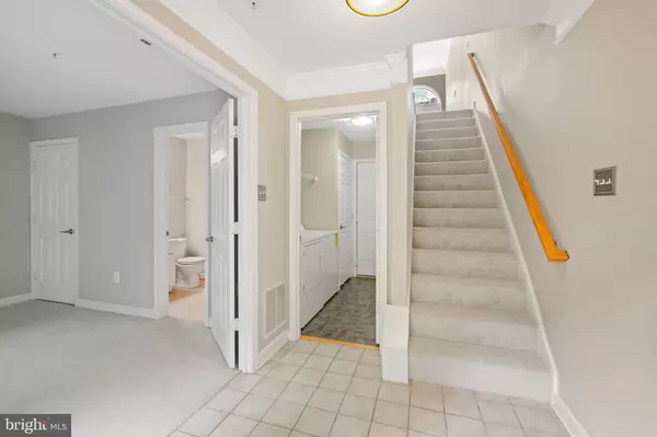 Gaithersburg, MD 20878,449 LEANING OAK ST