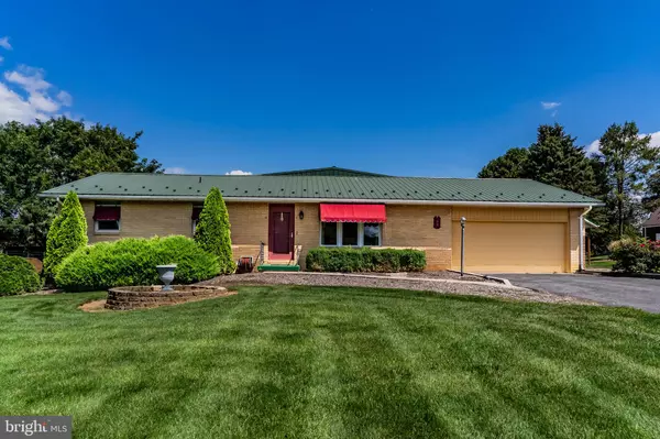 25 LIPPIZAN DRIVE DR, Shippensburg, PA 17257