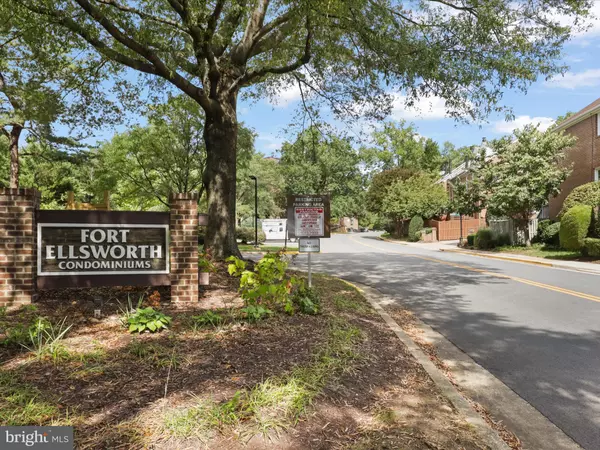 Alexandria, VA 22314,130 ROBERTS LN #201