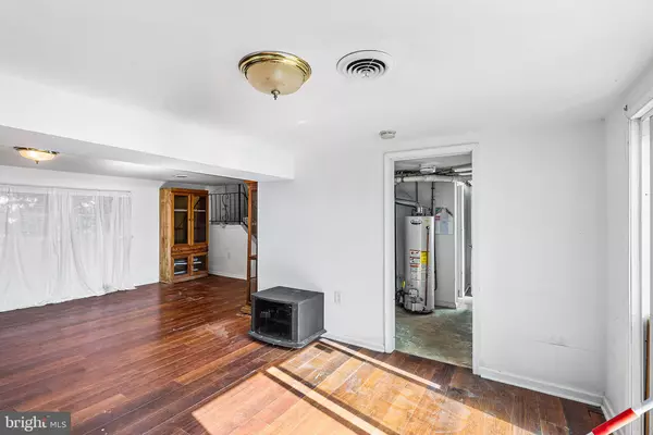 Tuckerton, NJ 08087,148 E RARITAN DR