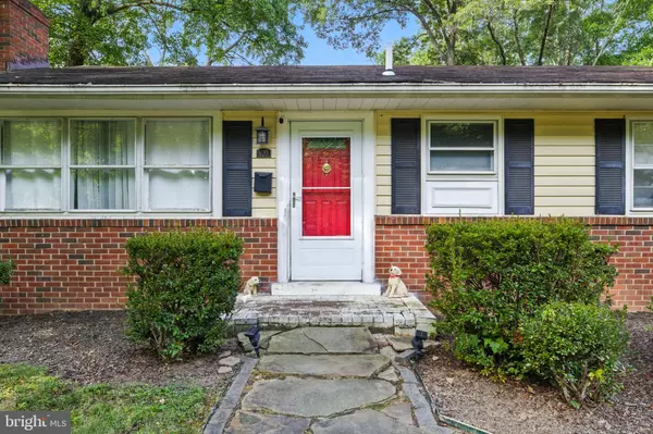Vienna, VA 22180,920 COTTAGE ST SW