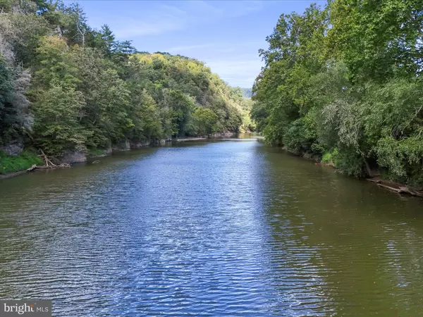 Paw Paw, WV 25434,341 WHITE OAK TRL