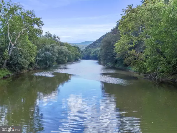 Paw Paw, WV 25434,341 WHITE OAK TRL