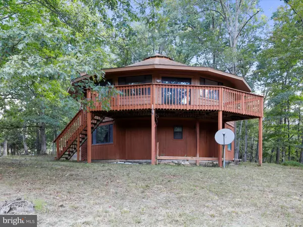 341 WHITE OAK TRL, Paw Paw, WV 25434