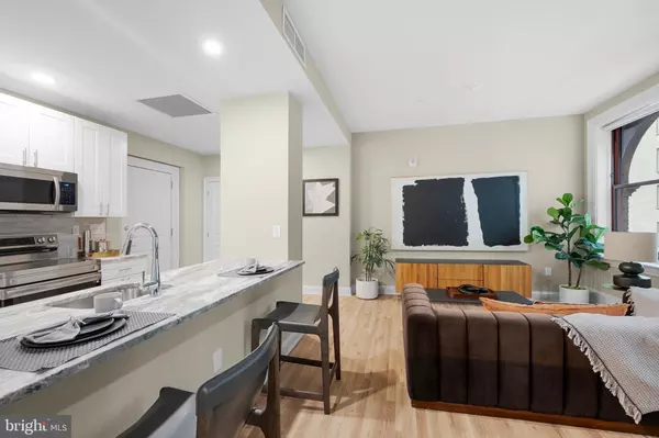 Philadelphia, PA 19102,1420-22 CHESTNUT ST #202