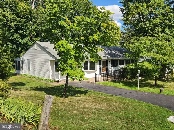 1881 WALNUT LN, Warrington, PA 18976