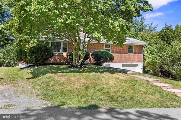 Harrisburg, PA 17109,210 EASTWOOD DR