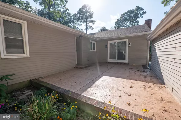 Laurel, DE 19956,129 OAK LANE DR