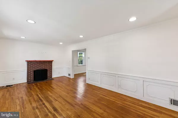 Arlington, VA 22205,954 N LONGFELLOW ST