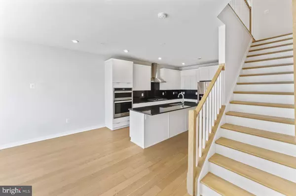 Ashburn, VA 20148,22328 ROANOKE RISE TER