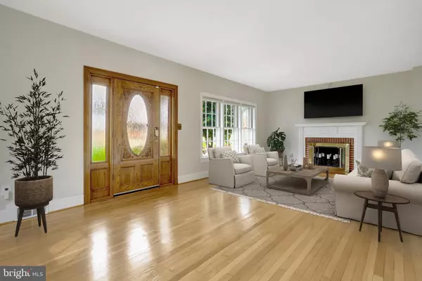 Oxon Hill, MD 20745,7906 ESTHER DR