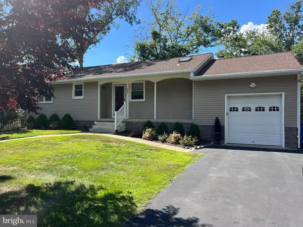 Medford, NJ 08055,207 E LAKE BLVD