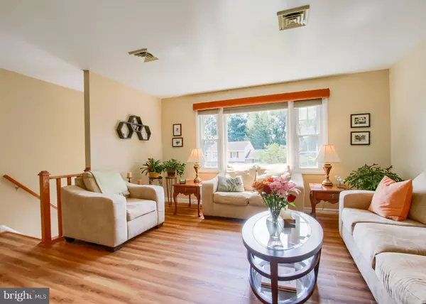 Mechanicsburg, PA 17055,118 HOLLY DR