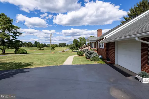 New Market, VA 22844,9738 FAIRWAY DR