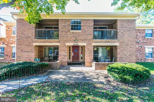 5924 COVE LANDING RD #301, Burke, VA 22015