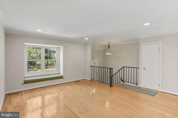 Springfield, VA 22152,6163 FOREST CREEK LN