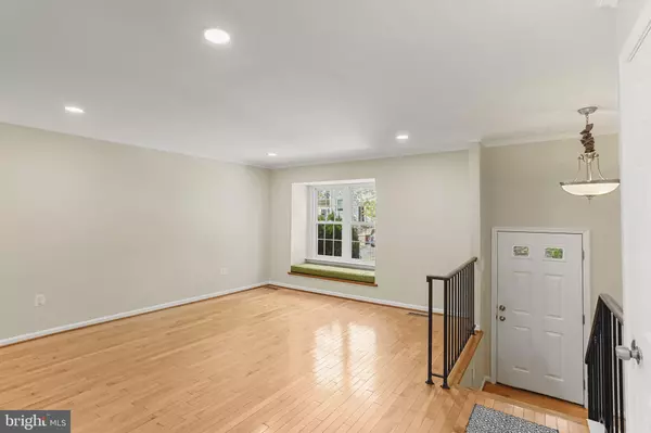 Springfield, VA 22152,6163 FOREST CREEK LN