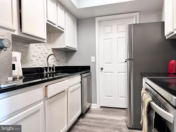 Centreville, VA 20121,14800 RYDELL RD #302