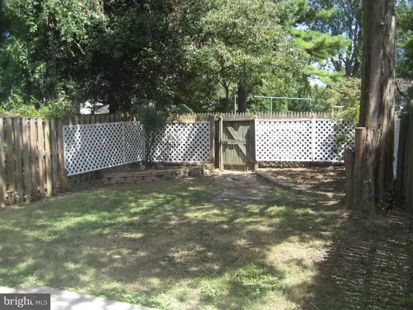 Vienna, VA 22180,1002 MOORE PL SW