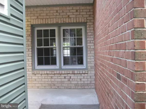 Vienna, VA 22180,1002 MOORE PL SW