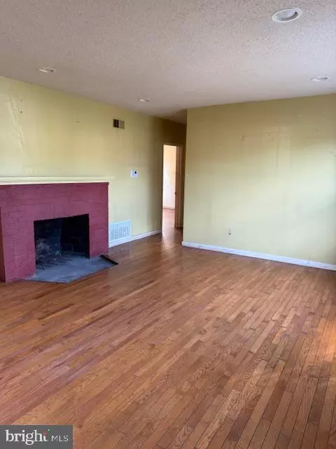 Capitol Heights, MD 20743,6902 ADEL ST