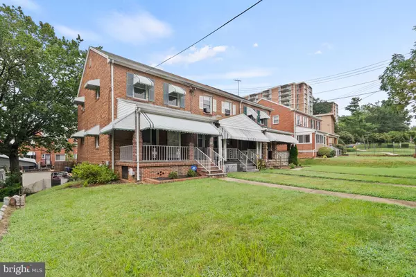 Washington, DC 20020,2216 GOOD HOPE RD/MARION BARRY AVE. RD SE