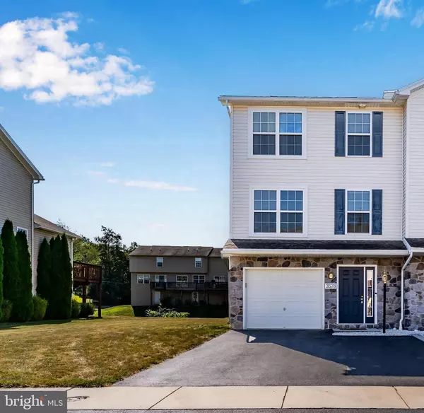 Fayetteville, PA 17222,3578 PINECREST COURT #16