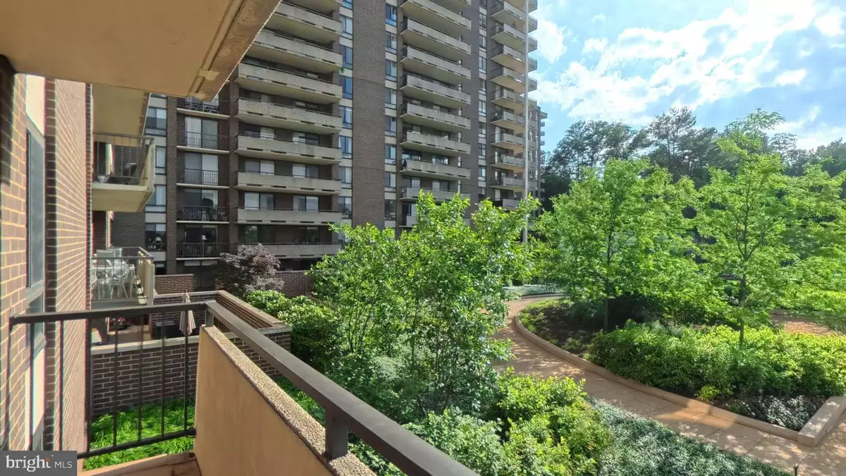 Mclean, VA 22102,1800 OLD MEADOW RD #204