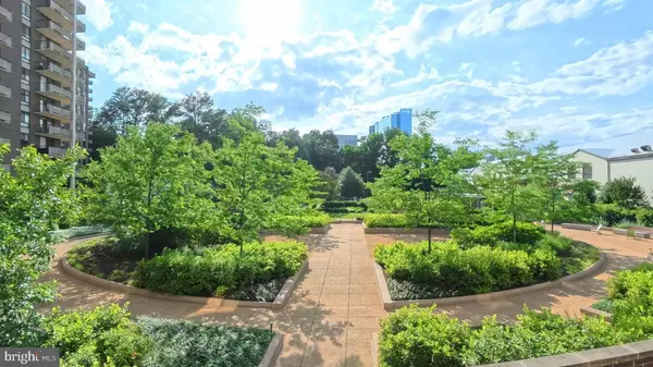 Mclean, VA 22102,1800 OLD MEADOW RD #204