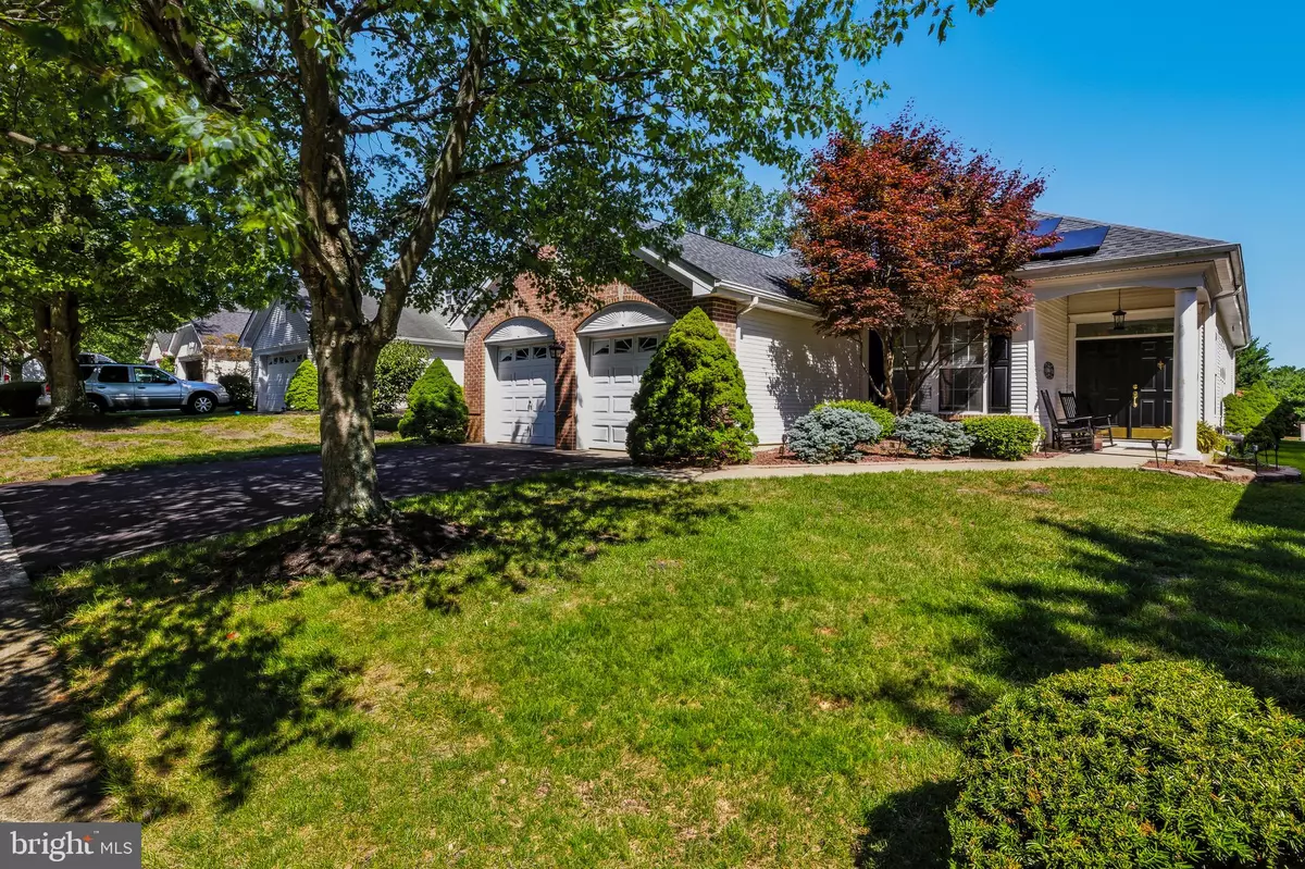 Lakewood, NJ 08701,5 GREENFIELDS DR