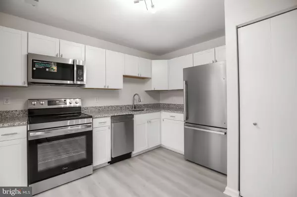 Dumfries, VA 22025,16238 TACONIC CIR #110E