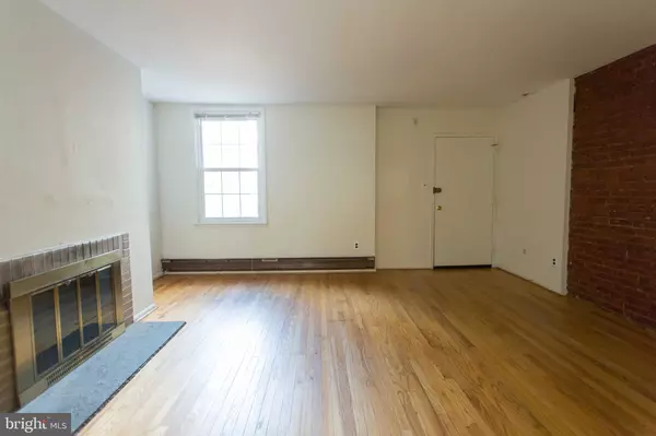Philadelphia, PA 19106,727 SPRUCE ST #2F