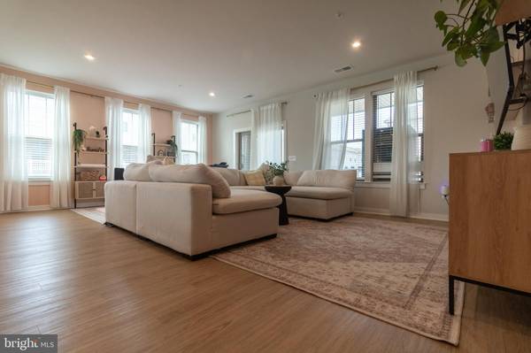 Manassas Park, VA 20111,201 PARK CENTRAL TER #B