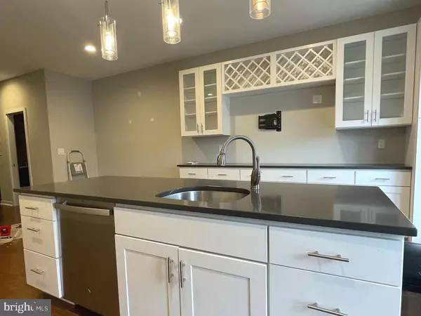 Philadelphia, PA 19128,3831 TERRACE #F