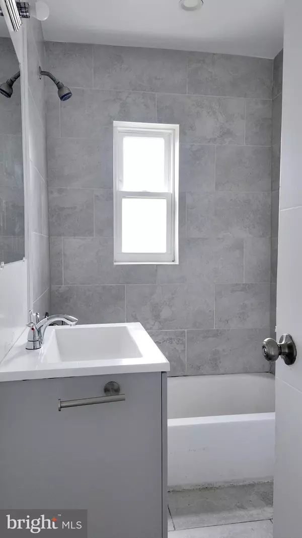 Washington, DC 20032,4306 HALLEY TERRACE PL SE #2