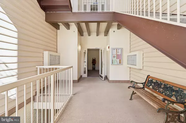 Alexandria, VA 22315,6610-F NETTIES LN #27F