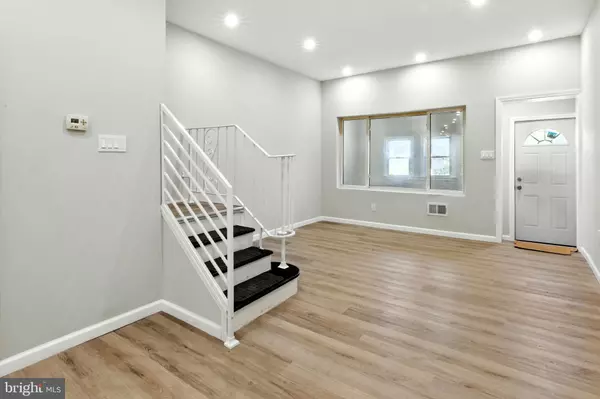 Camden, NJ 08102,729 N 10TH ST