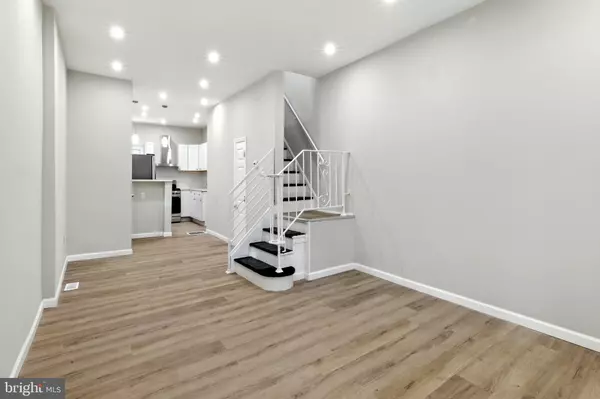 Camden, NJ 08102,729 N 10TH ST