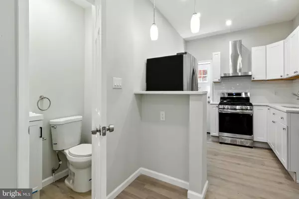 Camden, NJ 08102,729 N 10TH ST