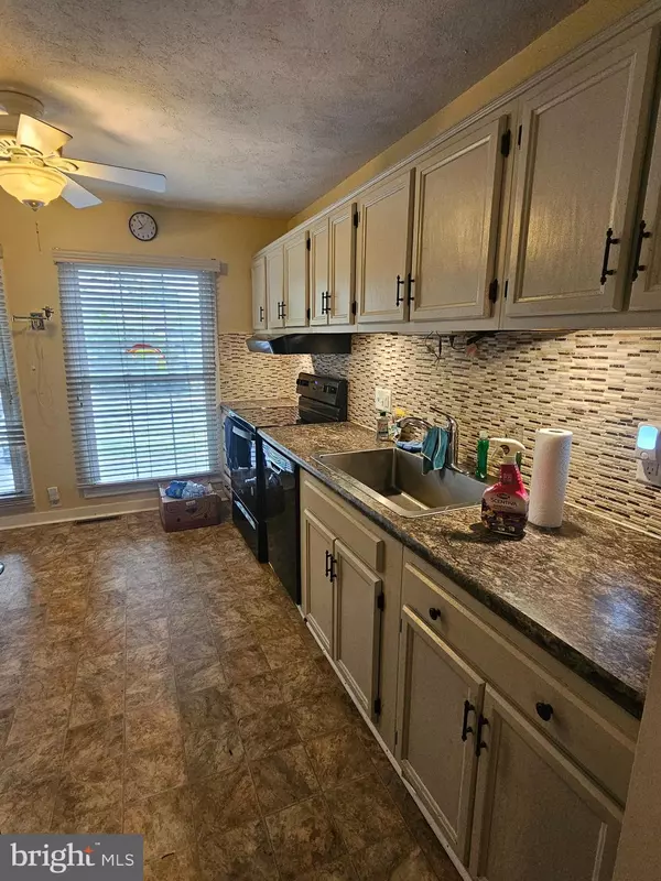 Reading, PA 19607,28 CLUB LN