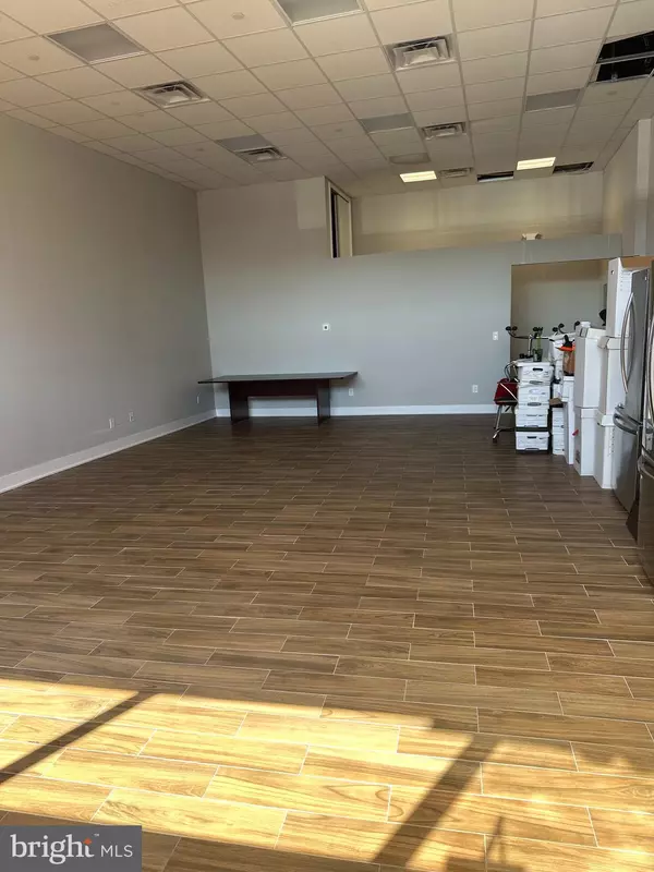 Philadelphia, PA 19123,614 FRONT ST N