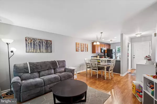 Aston, PA 19014,332 CASHEL CT #332