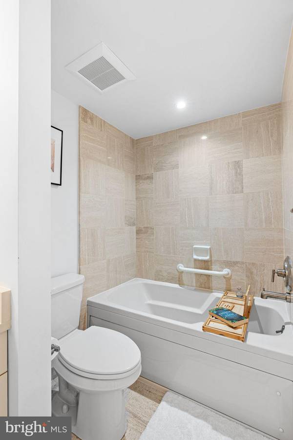 Philadelphia, PA 19106,211-25 S 4TH ST #104