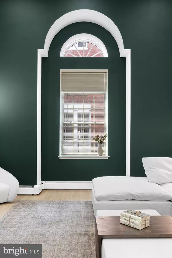 211-25 S 4TH ST #104, Philadelphia, PA 19106