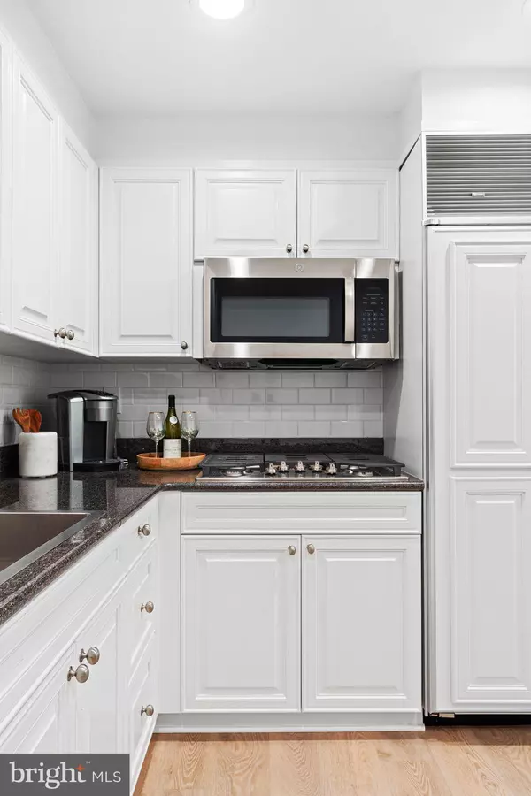 Philadelphia, PA 19106,211-25 S 4TH ST #104