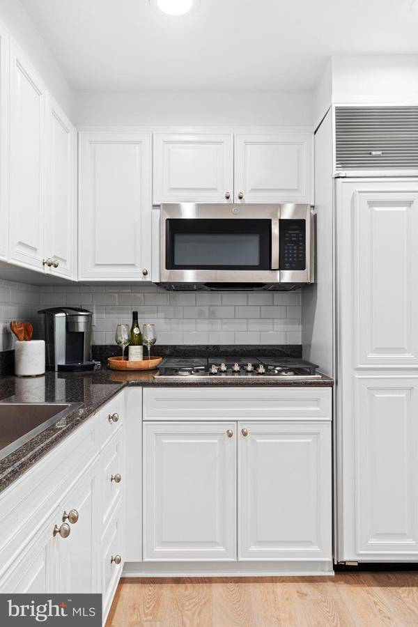 Philadelphia, PA 19106,211-25 S 4TH ST #104