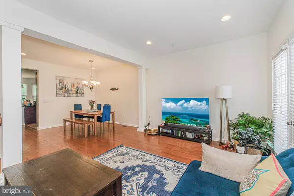 Secaucus, NJ 07094,42 CREEKSIDE CT