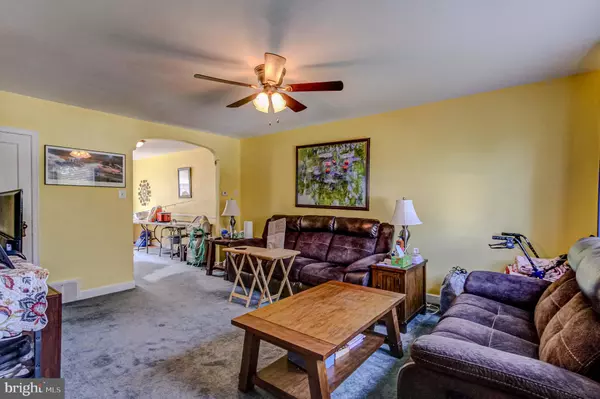 Philadelphia, PA 19135,6525 WALKER ST