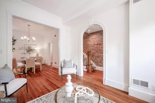 Alexandria, VA 22314,332 N COLUMBUS ST